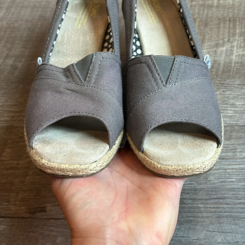 TOMS Calypso Wedge Canvas Sandals Women’s 10 Grey Peep Toe Espadrille Heels